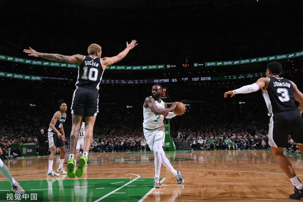 吴曦表现抢 吴曦表现抢